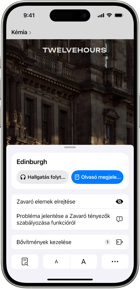 A Safariban az Oldalbeállítások gombra koppintottak egy webhelyen, amelynek hatására megjelenik a rendelkezésre álló opciók listája, többek között a Zavaró elemek elrejtése opció.