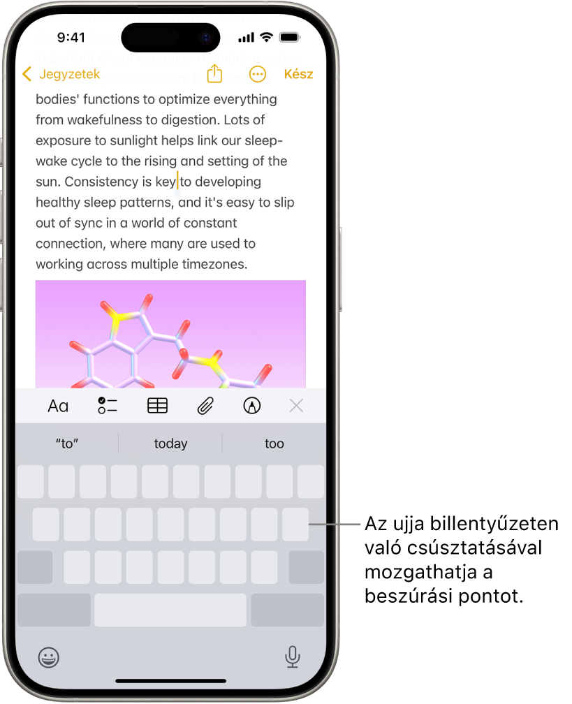 Egy dokumentum van megnyitva a Jegyzetek appban. A képernyő alsó felén lévő képernyő-billentyűzet trackpad módra van állítva.