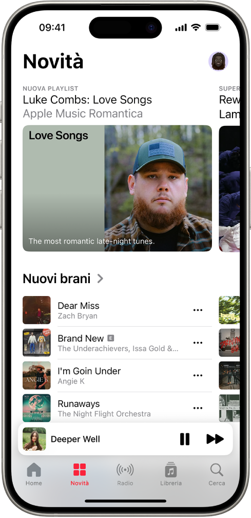 La schermata delle novità che mostra una playlist in primo piano nella parte superiore. Puoi scorrere verso sinistra per visualizzare altra musica e altri video in primo piano. Sotto, è visibile la sezione con gli ultimi brani. Puoi scorrere verso l’alto sullo schermo per scoprire musica nuova e consigliata.