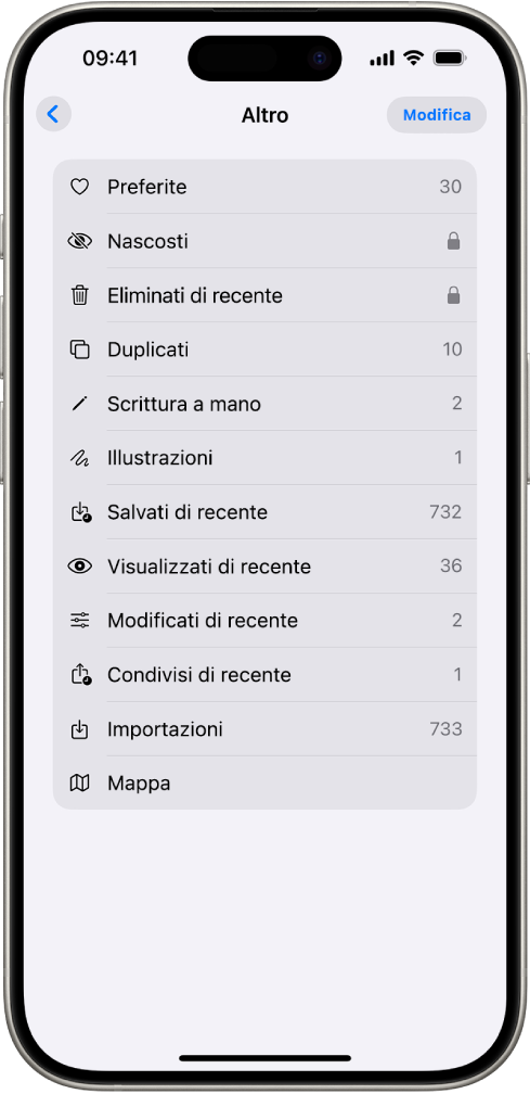 Nell’app Foto, la raccolta Altro è aperta e mostra un elenco di raccolte di foto.