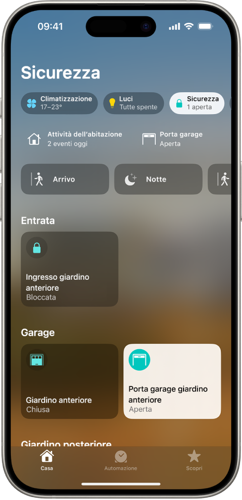 Una schermata dell’app Casa che mostra una porta di ingresso e due porte di garage.