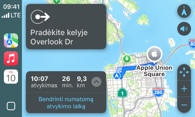 „CarPlay“ šoninėje juostoje rodoma „Žemėlapiai“, „Muzika“ ir „Kalendorius“. Dešinėje pusėje yra navigacinis maršrutas iš „Apple Park“ į „Apple Union Station“.