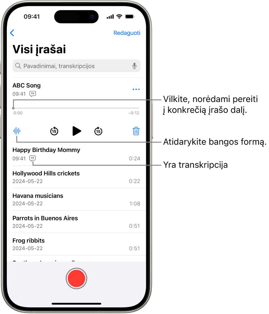 „Balso pastabos“ sąrašo ekranas su viršuje rodomu pasirinktu įrašu. Įrašymo laiko juostoje yra grojimo žyma, kurią galite nutempti į konkrečią įrašo vietą. Leidimo valdikliai yra po laiko juosta.