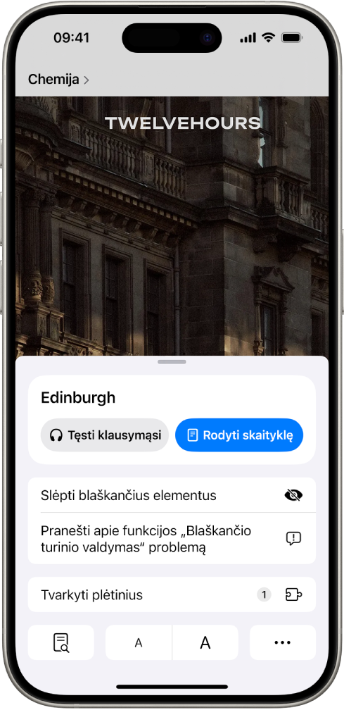 Programoje „Safari“ bakstelėtas svetainėje esantis mygtukas „Puslapio nustatymai“, rodomos parinktys, įskaitant „Slėpti blaškančius elementus“.