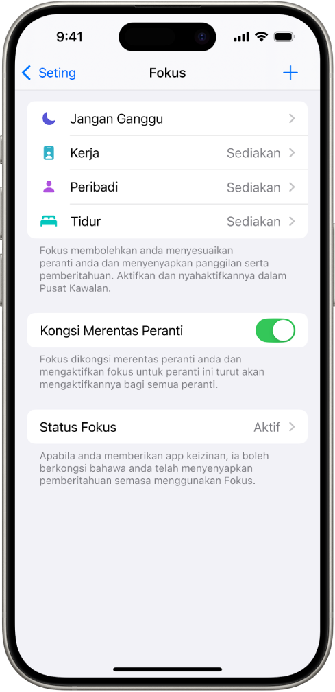 Skrin menunjukkan lima pilihan Fokus yang disediakan—Jangan Ganggu, Tiada mesej semasa panggilan, Tidur, Peribadi dan Kerja. Pilihan Kongsi Merentas Peranti aktif, yang membenarkan seting Fokus sama untuk digunakan merentas peranti Apple anda.
