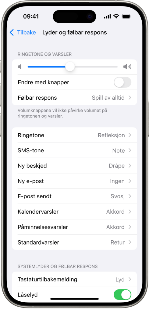 Lyd og følbar respons-skjermen i Innstillinger. På skjermen vises, fra øverst til nederst, valgene Lyd fra hodetelefoner og Trygg bruk av hodetelefoner; Volum for ringetone og varsler, med en skyveknapp for å justere volumet og et valg for å endre volumet med knappene; og Lyder og følbare mønstre, inkludert ringelyd og SMS-tone.