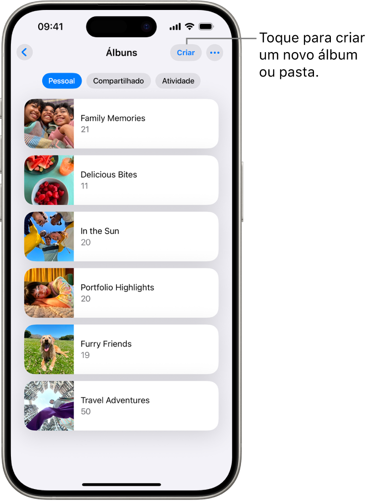 A tela Álbuns está aberta no app Fotos. A aba Pessoal está selecionada, com uma lista de álbuns abaixo.