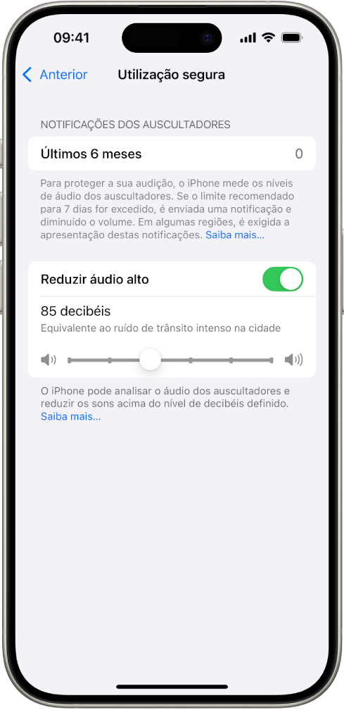 O ecrã “Segurança” no uso de auscultadores, com o número de notificações enviadas nos últimos 6 meses, a opção “Reduzir áudio alto”, um nivelador para alterar o nível máximo de decibéis e o limite selecionado de 85 decibéis.