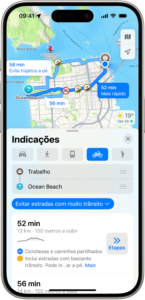 Um mapa a mostrar opções do itinerário de bicicleta. A ficha do itinerário na parte inferior fornece detalhes, incluindo o tempo de viagem previsto, mudanças de elevação e tipos de estradas. Um botão “Ir” aparece do lado direito dos detalhes.