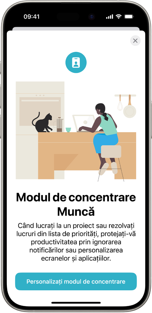 Un ecran afișând patru opțiuni furnizate pentru modul de concentrare: Nu deranjați, Personal, Somn și Muncă. Butonul Partajare între dispozitive vă permite să utilizați aceleași configurări de concentrare pe toate dispozitivele dvs. Apple pe care v-ați autentificate în același cont Apple.