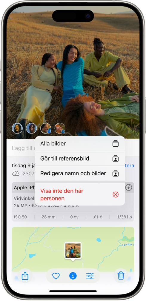 Den övre halvan av iPhone-skärmen visar en bild som är öppen i appen Bilder. I det nedre vänstra hörnet på bilden finns frågetecken bredvid personer och husdjur som visas i bilden. Ett frågetecken är markerat och en meny med bland annat alternativen (uppifrån och ned) Namnge den här personen, Alla bilder, Gör till referensbild, Ändra namn och bilder och Visa den här personen mer sällan.