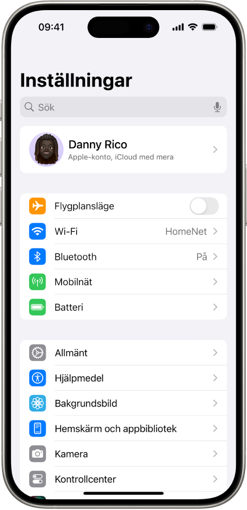 Skärmen för Inställningar visar att iPhone är ansluten till ett Wi-Fi-nätverk som heter HomeNet.