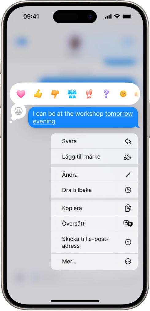 Ett textmeddelande i Meddelanden med alternativen Dra tillbaka och Ändra. Resten av konversationen är suddig med undantag för viss text som är markerad.