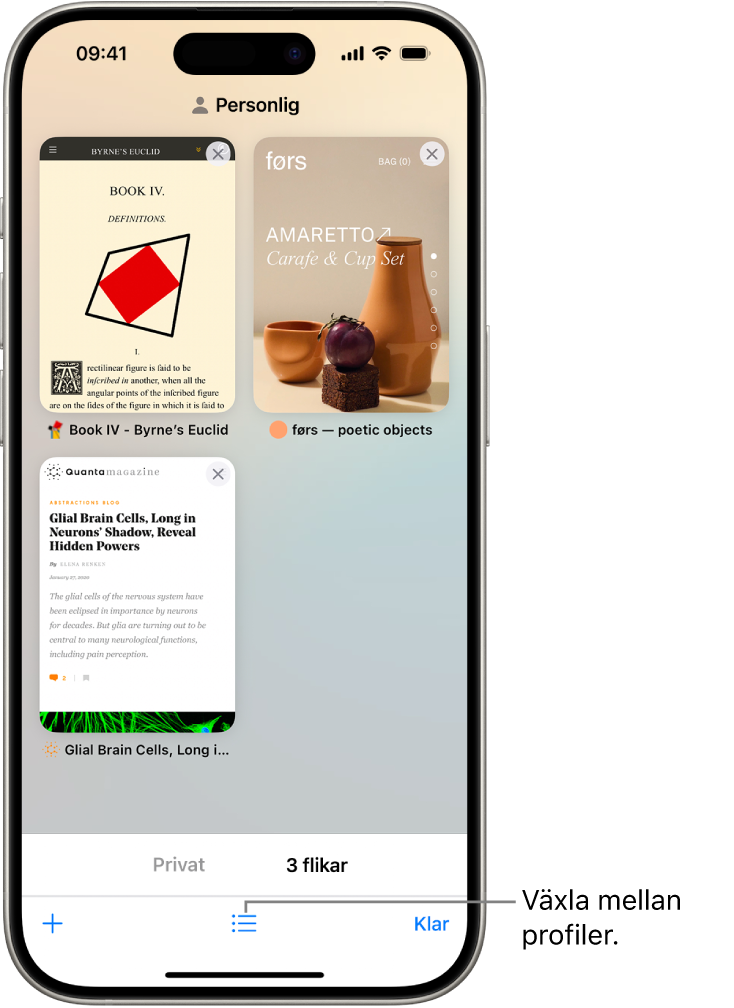 En iPhone-skärm med öppna Safari-flikar. En symbol för en Safari-flikgrupp finns längst ned på skärmen. Tryck på symbolen för att växla mellan profiler.