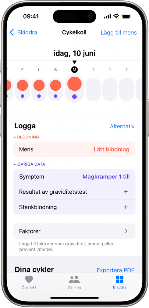Skärmen Cykelkoll med tidslinjen för en vecka högst upp på skärmen. Fyllda röda cirklar och lila prickar visar de första fem dagarna på tidslinjen. Under tidslinjen finns alternativ för att lägga till information om menscykler, symptom och annat.
