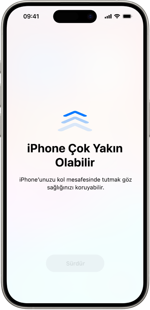 iPhone’u çok yakın tuttuğunuz ve görme duyunuzun sağlığı için uzaklaştırmanız gerektiği ile ilgili uyarı veren bir ekran. Uyarı ekranı kapladığı için sürdürmenizi engelliyor. iPhone’u güvenli bir mesafeye getirdiğinizde etkinleşen bir Sürdür düğmesi var.