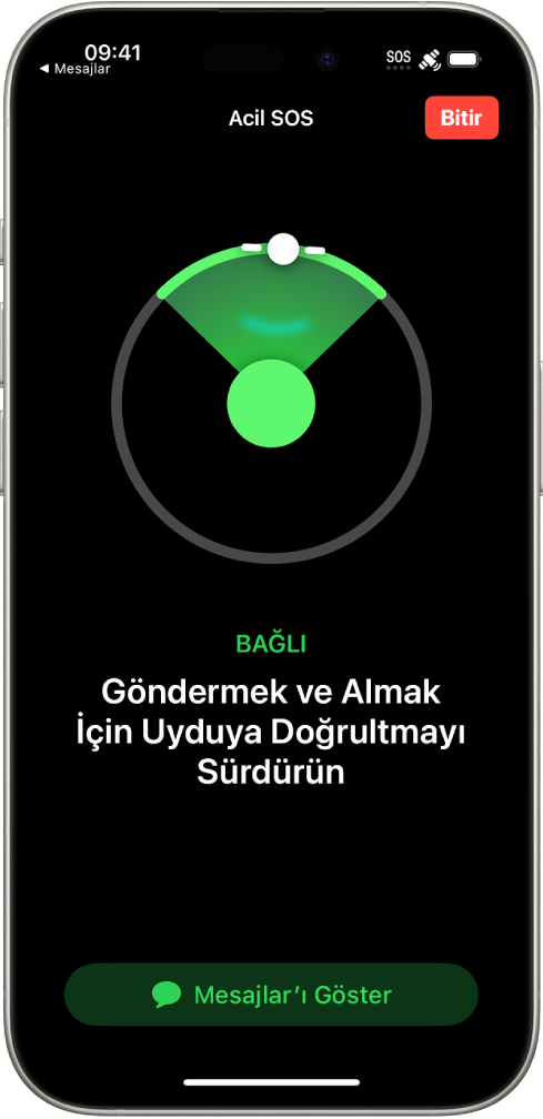 Acil SOS ekranı, telefonun bağlı ve kullanıcıyı uyduya doğru tutması konusunda yönlendirdiğini gösteriyor. Mesajlar’ı Göster düğmesi ekranın en altında.