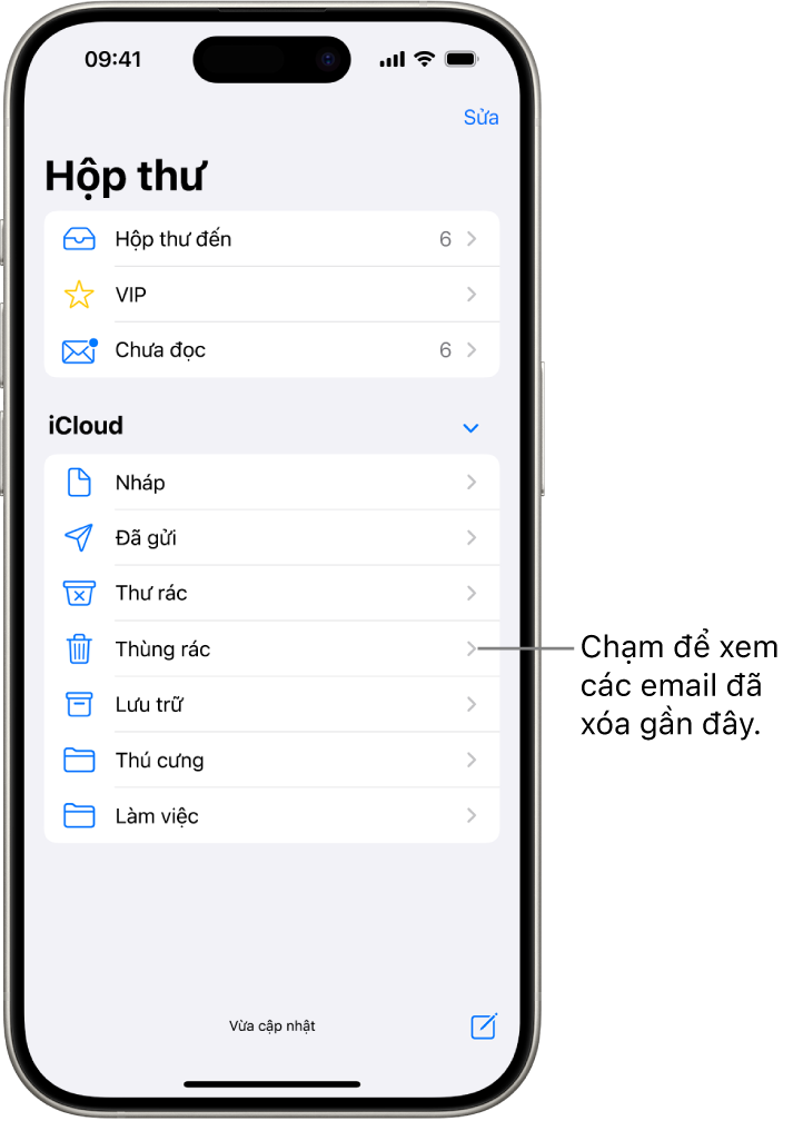 Màn hình Hộp thư. Bên dưới iCloud, các hộp thư được liệt kê từ trên xuống dưới, bao gồm hộp thư Thùng rác. Chạm vào đó để xem các thư đã xóa gần đây.