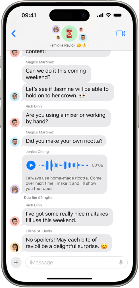 Một cuộc hội thoại nhóm trong ứng dụng Tin nhắn.