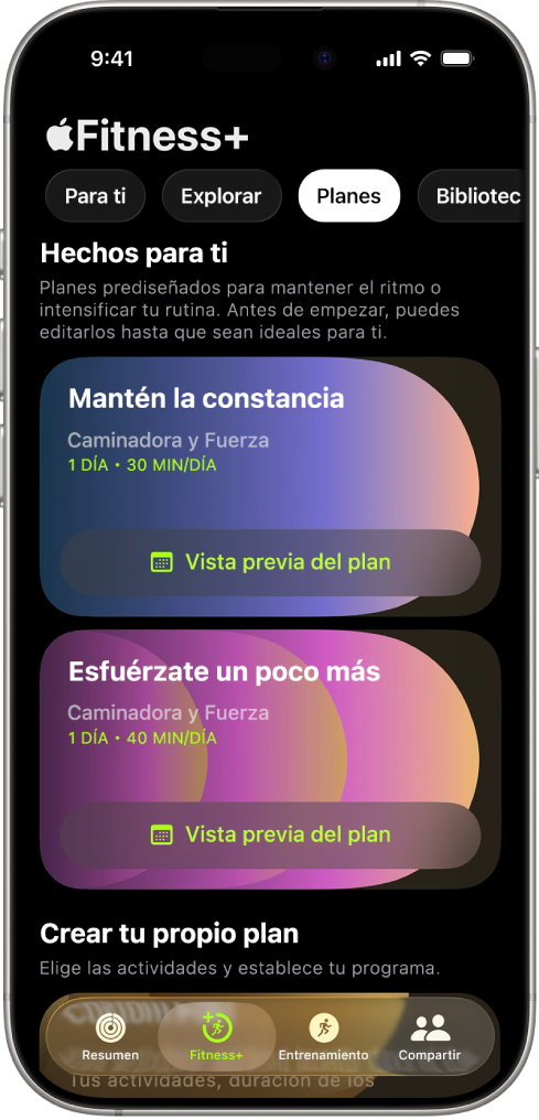 La pantalla Planes en Apple Fitness+ mostrando un plan de entrenamiento activo en la parte superior de la pantalla. Los botones para iniciar y ver el entrenamiento aparecen debajo de los detalles del entrenamiento.