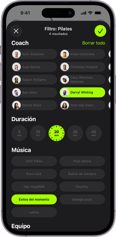 La pantalla de Apple Fitness+ mostrando opciones para ordenar y filtrar entrenamientos. En la parte superior de la pantalla hay una lista de coaches. Los intervalos de tiempo están en el centro de la pantalla. Debajo de la duración hay una lista de géneros musicales.