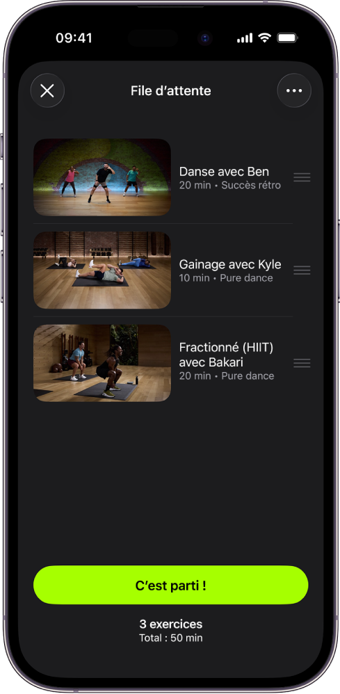 Un écran Apple Fitness+ affichant une file d’attente avec trois exercices. Le bouton « C’est parti ! » apparaît au bas de l’écran.