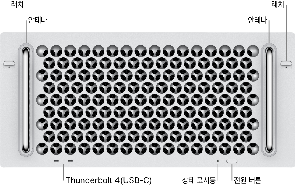 래치 두 개, 안테나 두 개, 전원 버튼, 상태 표시등 및 Thunderbolt 4(USB-C) 포트 두 개가 보이는 Mac Pro의 앞면.