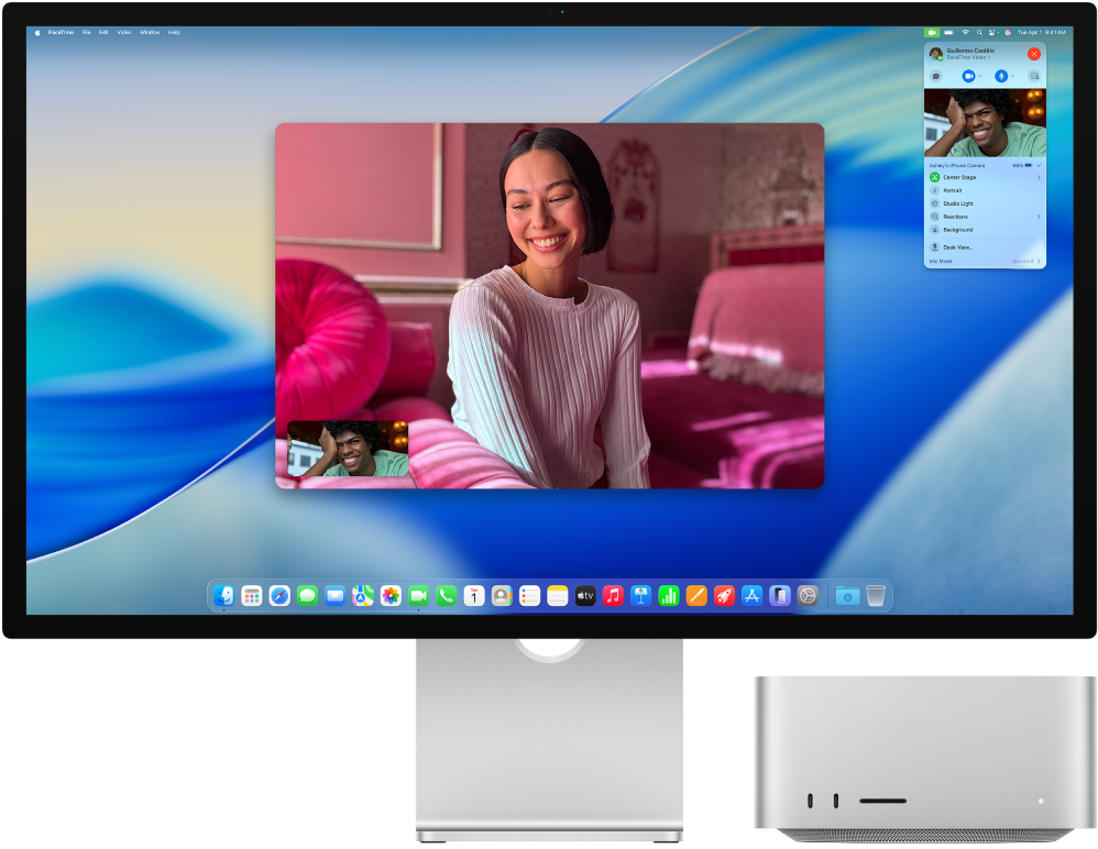 Wyświetlacz Studio Display oraz Mac Studio obok siebie.