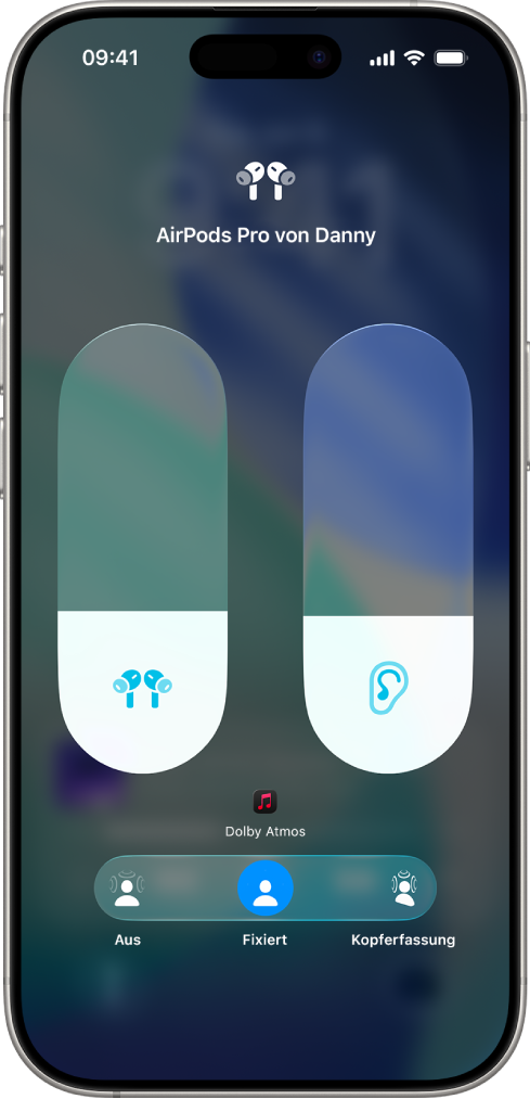 Der Lautstärkebildschirm im Kontrollzentrum zeigt den Lautstärkepegel für AirPods Pro. Unter der Lautstärkeanzeige werden die Optionen für 3D-Audio angezeigt. Folgende Optionen sind verfügbar: „Aus“, „Fixiert“ und „Kopferfassung“.