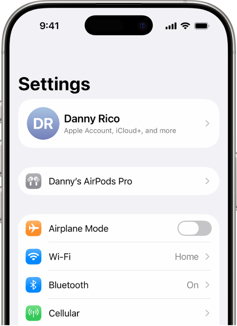 iPhone’i rakendus Settings, kus ekraani ülaosas kuvatakse kasutaja ühendatud AirPodse.