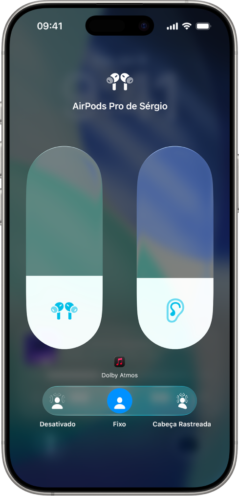Tela de volume na Central de Controle mostrando o nível de volume dos AirPods Pro. Abaixo do indicador de volume à esquerda são exibidas as opções de Áudio Espacial. As opções são Desativado, Fixo e Cabeça Rastreada.