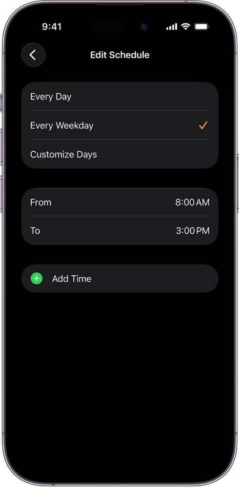 L’iPhone mostra la pantalla “Edita l’horari” del mode “Horari escolar”. Les opcions “Cada dia”, “Entre setmana” i “Personalitza els dies” apareixen a dalt. L’opció “Entre setmana” està seleccionada. Les hores “Des de” i “Fins a” són al mig de la pantalla i “Afegeix l’hora” és a la part inferior.