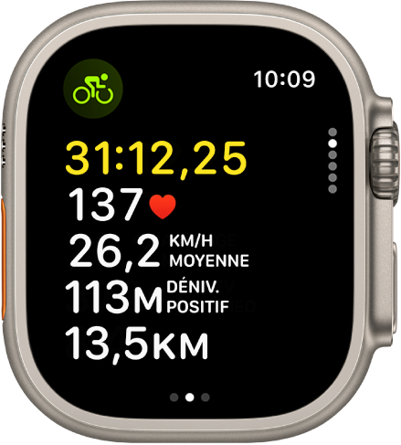 Un exercice de vélo en cours affiche le temps écoulé, la fréquence cardiaque, la vitesse moyenne, le dénivelé positif et la distance totale pour l’exercice.