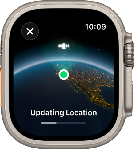 Ekrane rodoma „Updating Location“ ir pateikiama eigos juosta bei Žemės vaizdas iš kosmoso su žaliu vietos indikatoriaus tašku.