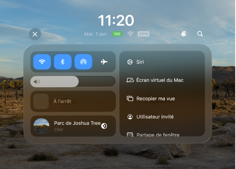Le centre de contrôle en haut de la vue, avec des options permettant d’activer ou de désactiver le Wi-Fi et le Bluetooth, de régler le volume, d’ajuster l’environnement, et plus encore. La date, l’heure et le niveau de la batterie sont visibles au-dessus du centre de contrôle.