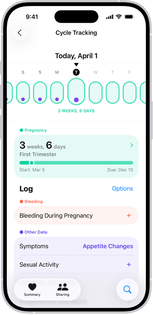 Pantalla de l’app Control del Cicle amb una línia de temps d’embaràs d’una setmana a la part superior. Els primers cinc dies de la línia de temps es marquen amb ovals de color verd clar i punts morats. La resta de dies de la línia de temps es marquen amb ovals de color verd clar amb una línia discontínua. A sota de la línia de temps hi ha un resum de l’embaràs que mostra l’edat gestacional, la data d’inici i la data probable del part. A sota del resum de l’embaràs, hi ha opcions per afegir informació sobre el sagnat durant l’embaràs i els símptomes, entre d’altres.