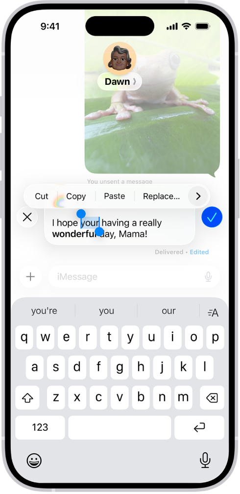 Eine Konversation in der App „Nachrichten“ zeigt die zuletzt bearbeitete Nachricht. Der Rest der Konversation wird heller dargestellt, abgesehen von der bestimmten Textnachricht, die bearbeitet wird. Die Konversation zeigt, dass eine vorherige Nachricht widerrufen wurde und dass diese Nachricht vor dieser aktuellen Bearbeitung bereits bearbeitet wurde.