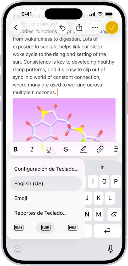 El menú Configuración del teclado está abierto y muestra tres opciones: Inglés (EE.UU.), Emoji y Vibración del teclado. En la parte inferior del menú, de izquierda a derecha, se encuentran los botones para la disposición predeterminada o las diseñadas para personas que escriben con la mano izquierda o derecha. Se selecciona el botón de la disposición predeterminada.