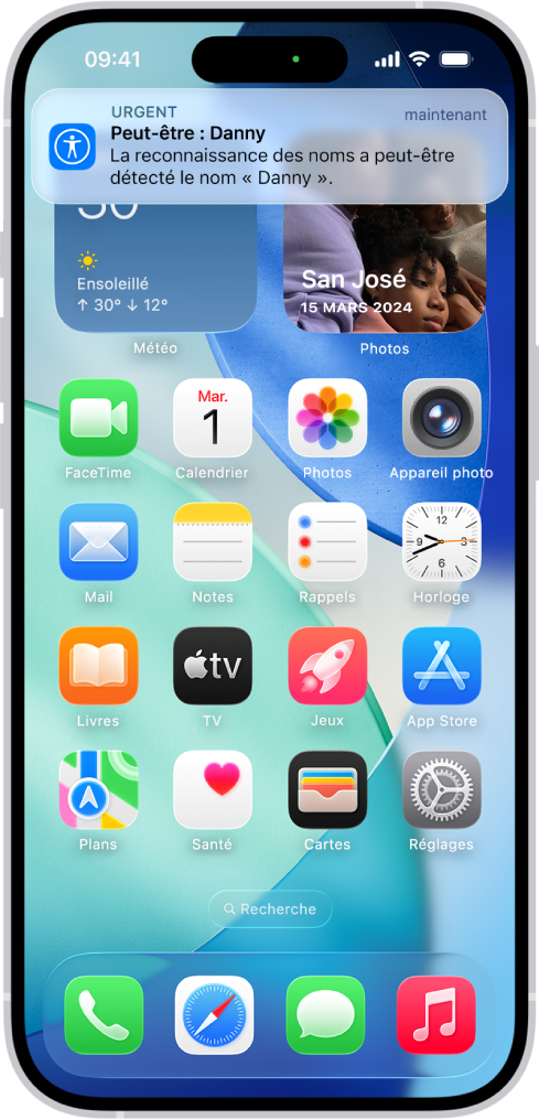 Une notification s’affiche sur l’iPhone indiquant que la reconnaissance de noms a détecté un son pouvant correspondre à un nom.