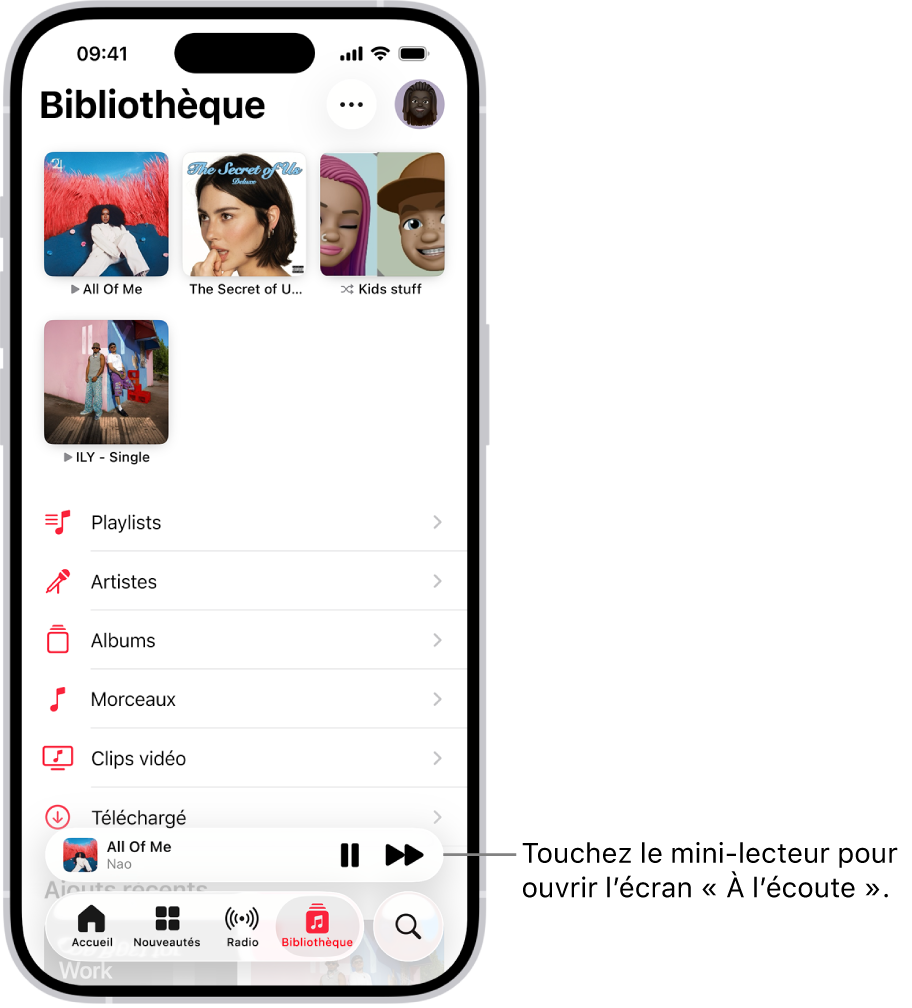 L’écran Bibliothèque, avec le mini-lecteur en bas. Le mini-lecteur affiche le titre du morceau en cours de lecture. Les boutons Pause et « Piste suivante » se trouvent à droite du titre du morceau. Touchez le mini-lecteur pour ouvrir l’écran « À l’écoute ».