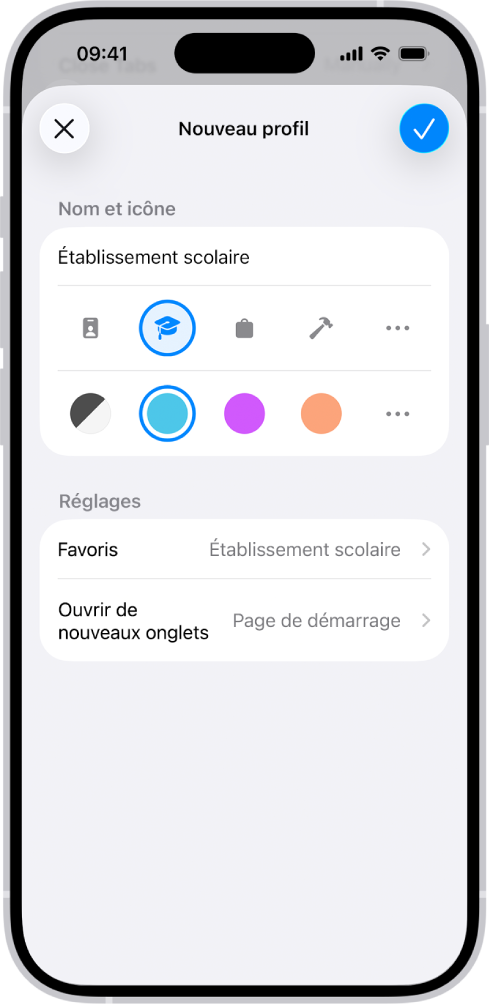 L’écran d'un iPhone, affichant la configuration pour un nouveau profil. Parmi les options se trouvent une icône, une couleur, un dossier de signets et la page dans laquelle vous souhaitez ouvrir les onglets.