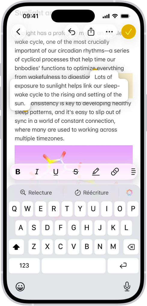 Un document est ouvert dans l’app Notes. Le clavier à l’écran se trouve dans la partie inférieure de l’écran. Le texte sélectionné est détaché du document et prêt à être déplacé vers un nouvel emplacement.