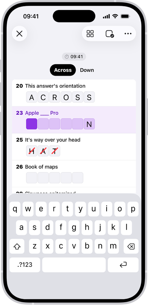 Une grille de mots croisés partiellement remplie sous forme de liste, avec un clavier ouvert dans la partie inférieure.