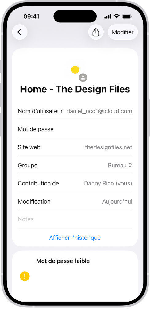 L’app Mots de passe affichant les détails d’un compte, avec le nom d’utilisateur, le mot de passe et le site web.
