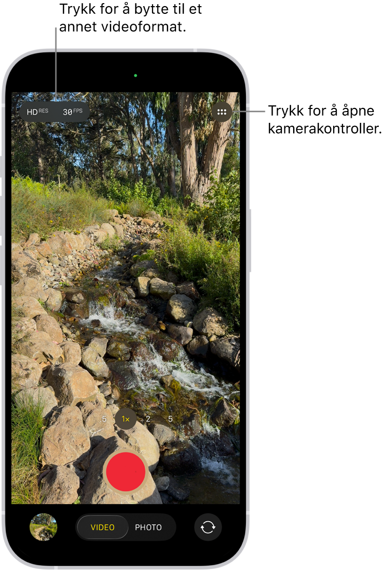 Kamera i Video-modus. Kamerakontroller-knappen vises øverst til høyre, og videoformatknappen vises øverst til venstre. Bilde- og Videovisning-knappen er nederst til venstre. Ta opp-knappen er nederst i midten, og Kameravelger-knappen er nederst til høyre.