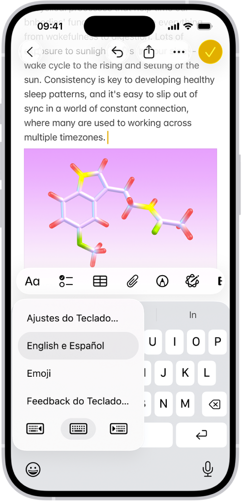 O menu Ajustes de Teclado está aberto e mostra várias opções de teclado: inglês e espanhol, Emoji e Retorno do Teclado.