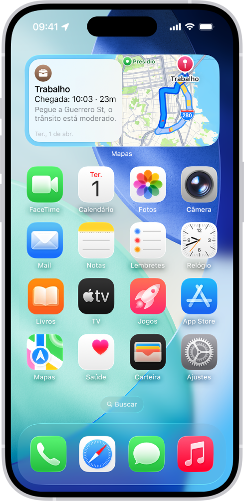 O widget do app Mapas, outros widgets e ícones de apps em uma Tela de Início do iPhone.