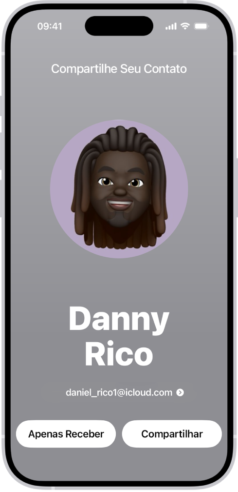 Uma tela do NameDrop mostrando o nome e telefone do usuário. Abaixo estão os botões “Apenas Receber” e Compartilhar.