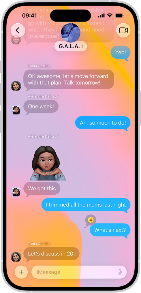 Uma conversa do app Mensagens com um fundo dinâmico.