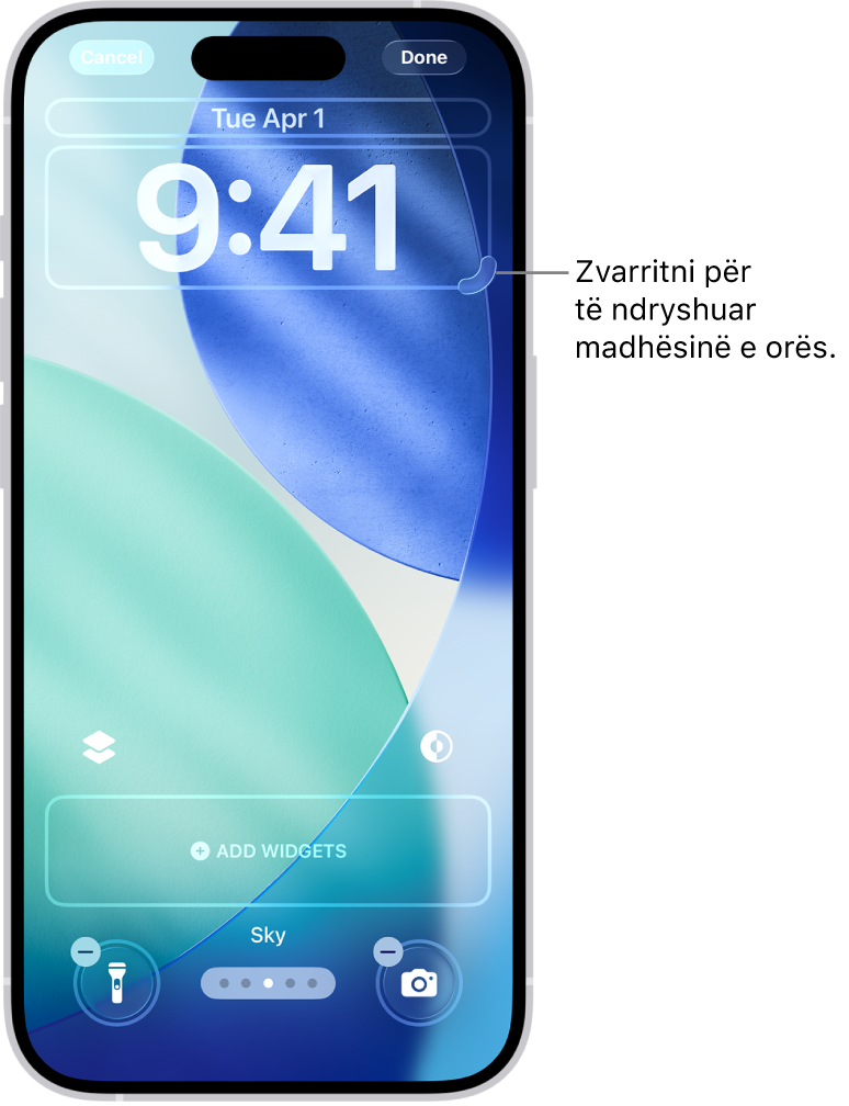Një ekran i personalizuar Lock Screen në procesin e modifikimit. Janë zgjedhur elementet e disponueshme për personalizimin - data, ora dhe një buton për shtimin e miniaplikacioneve.